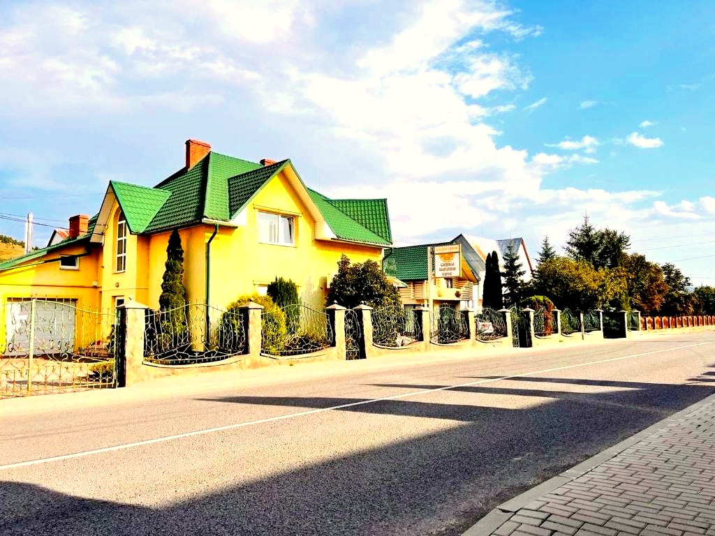 Exterior of Golden Lemon in Mizhhirya